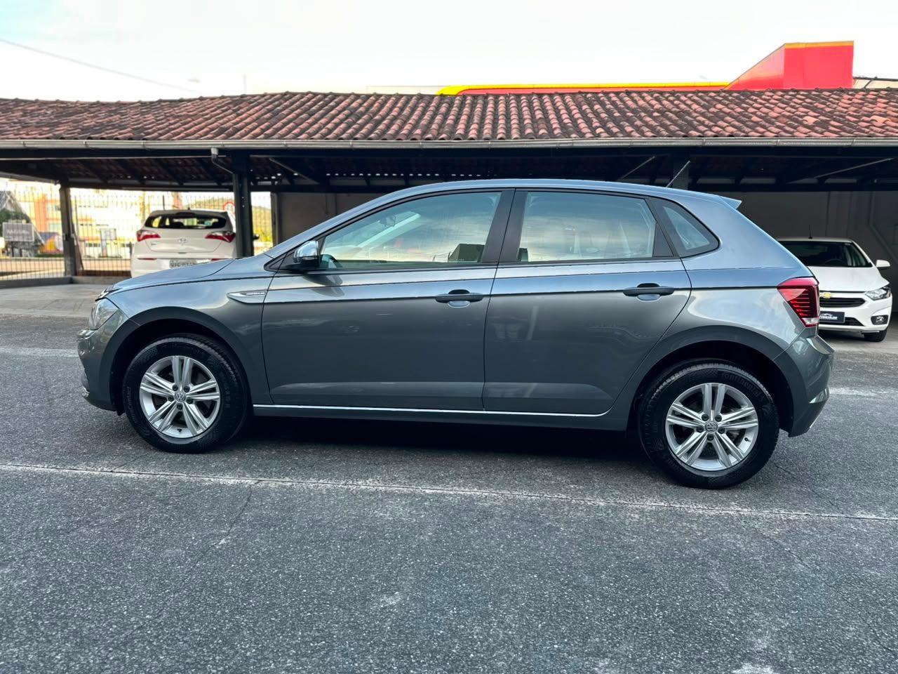 Foto numero 6 do veiculo Volkswagen Polo Comfort. 200 TSI 1.0 Flex 12V Aut. - Cinza - 2017/2018