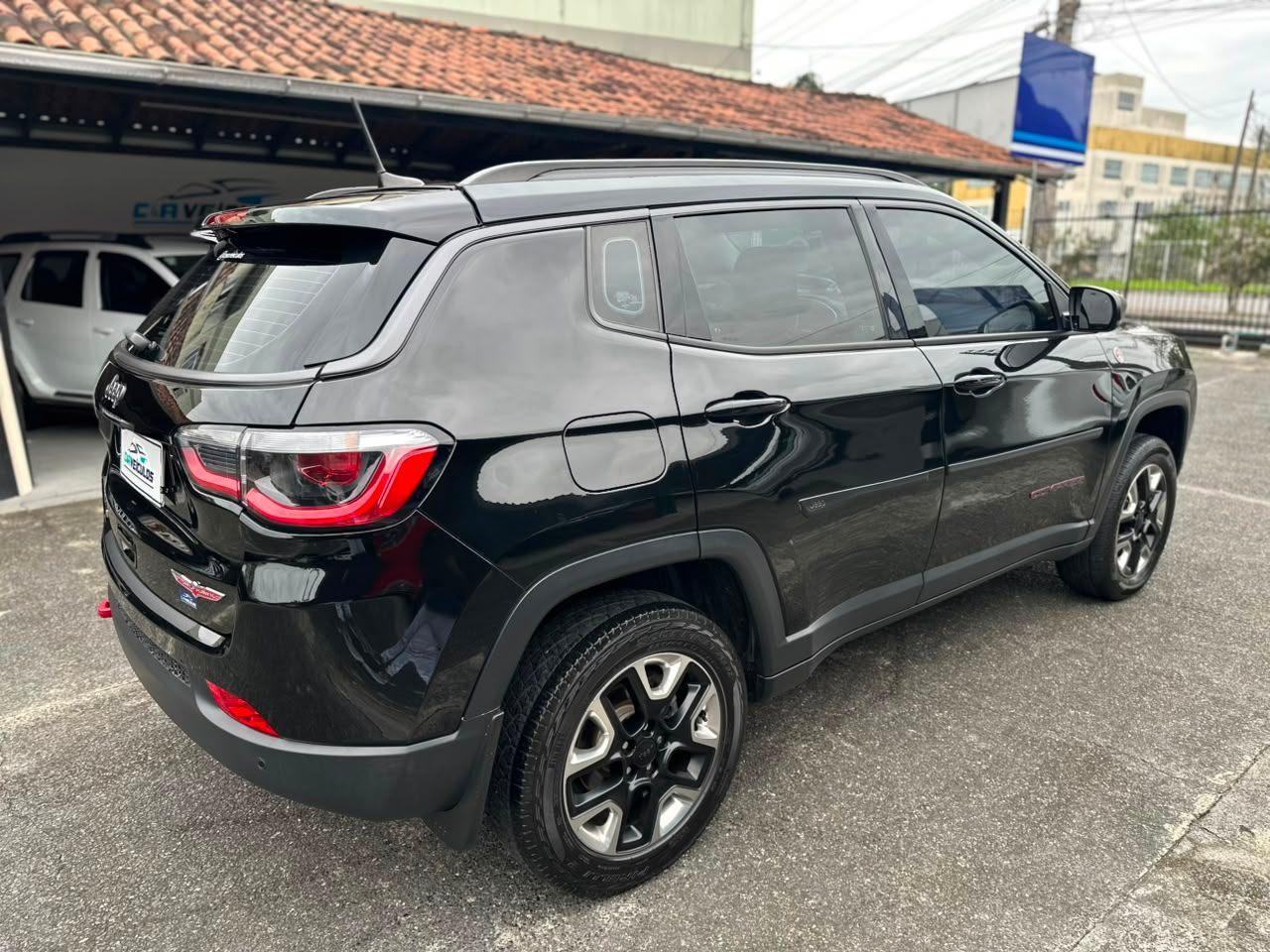 Foto numero 6 do veiculo Jeep Compass TRAILHAWK 2.0 4x4 Dies. 16V Aut.  - Preta - 2016/2017