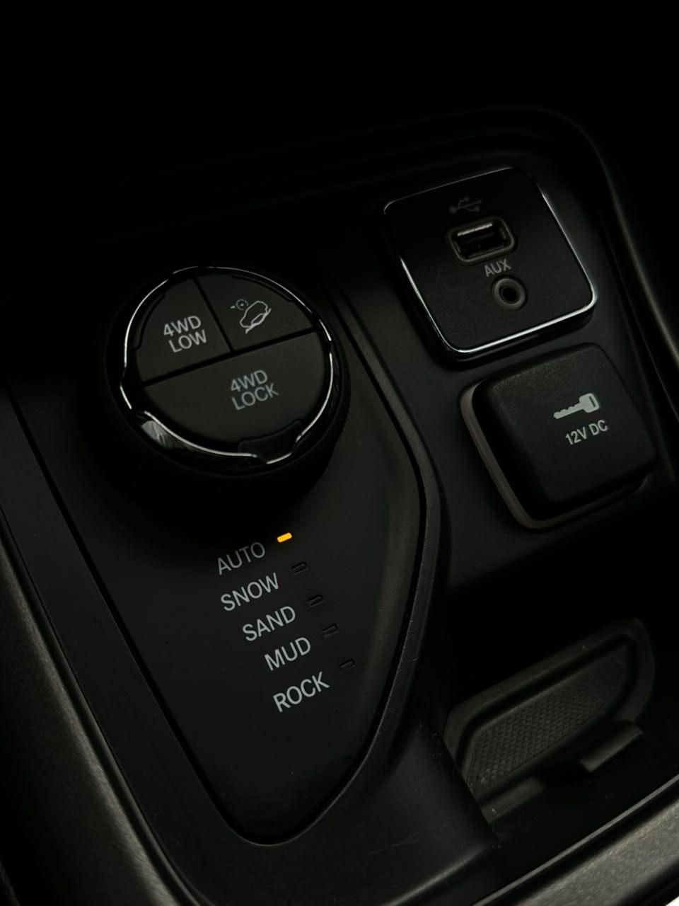 Foto numero 26 do veiculo Jeep Compass TRAILHAWK 2.0 4x4 Dies. 16V Aut.  - Preta - 2016/2017