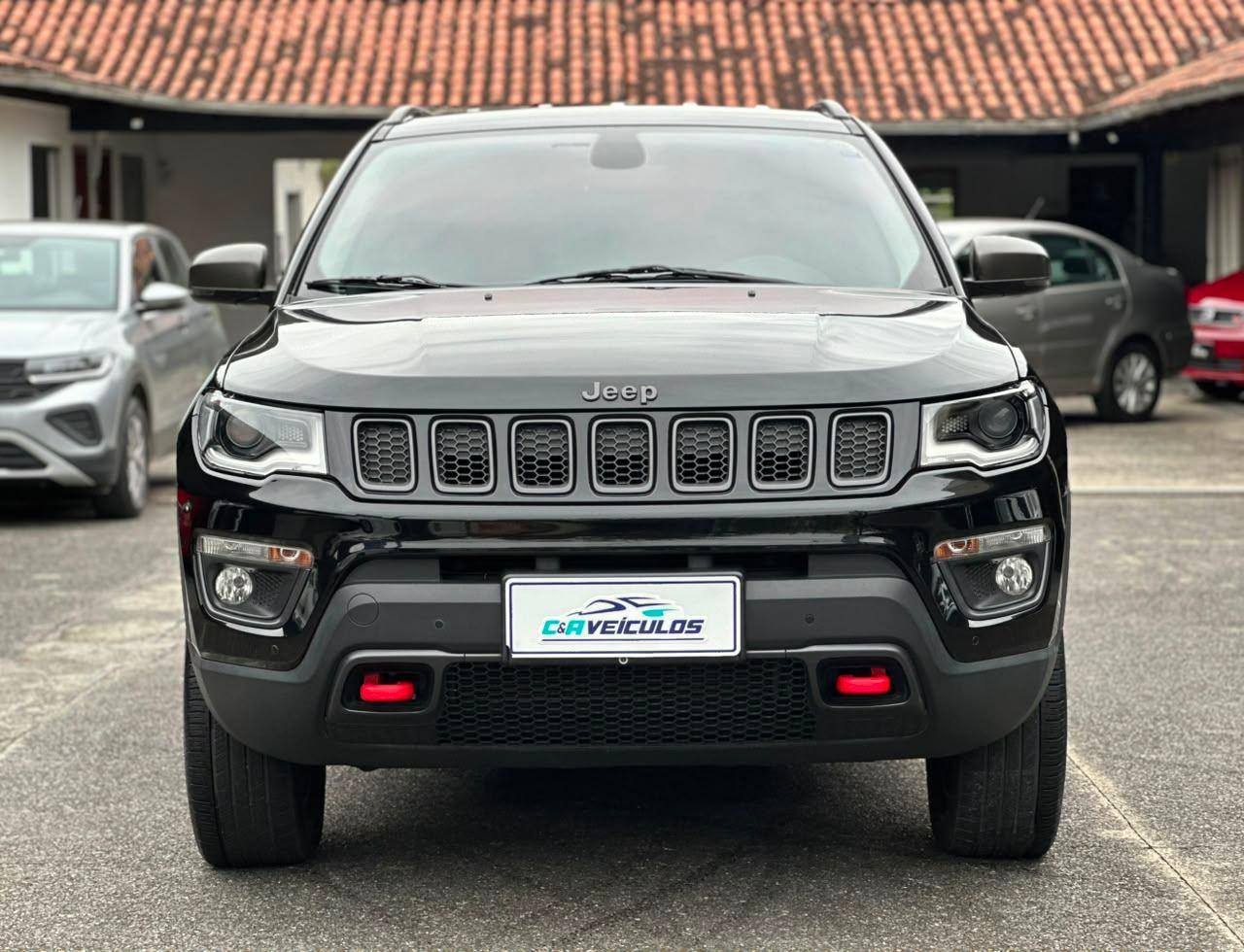 Foto numero 2 do veiculo Jeep Compass TRAILHAWK 2.0 4x4 Dies. 16V Aut.  - Preta - 2016/2017