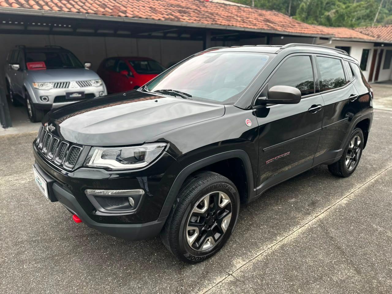 Foto numero 9 do veiculo Jeep Compass TRAILHAWK 2.0 4x4 Dies. 16V Aut.  - Preta - 2016/2017