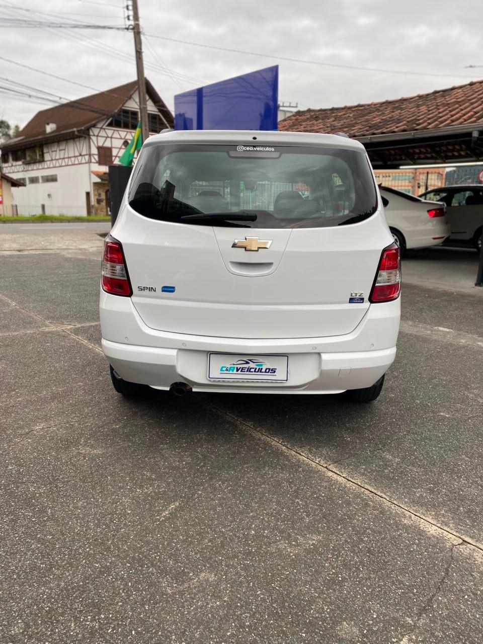 Foto numero 4 do veiculo Chevrolet Spin LTZ 1.8 8V Econo.Flex 5p Mec.  - Branca - 2017/2018
