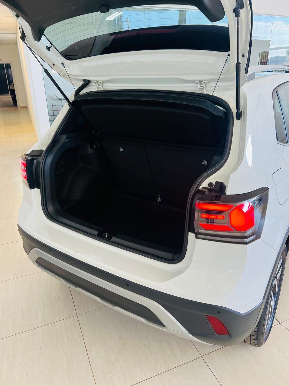 Foto numero 2 do veiculo Volkswagen T-Cross Hig. 250 TSI 1.4 Flex 16V 5p Aut  - Prata - 2025/2025