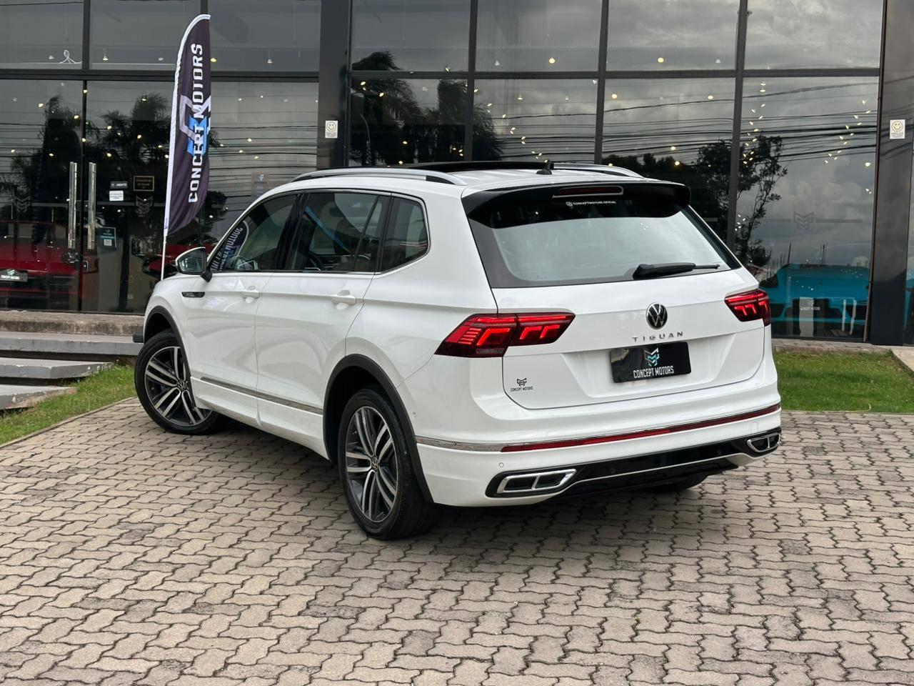 Foto numero 16 do veiculo Volkswagen Tiguan Allspac R-Line 300 TSI 2.0  - Branca - 2024/2024