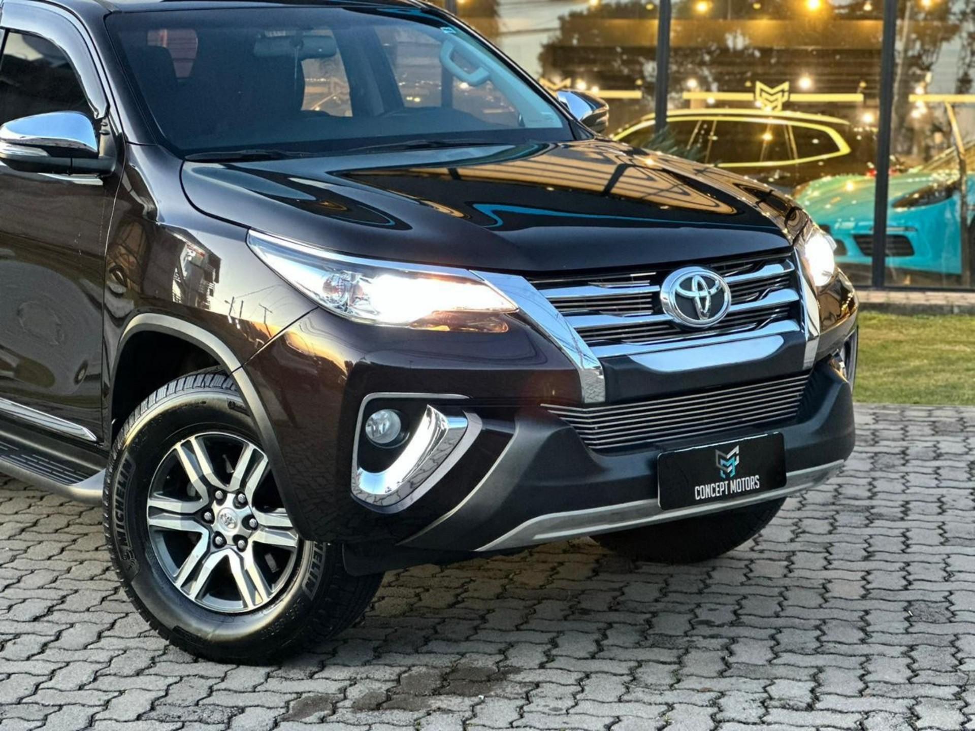 Foto numero 2 do veiculo Toyota Hilux SW4 SRV 4x2 2.7 Flex 16V Aut.  - Marrom - 2018/2019
