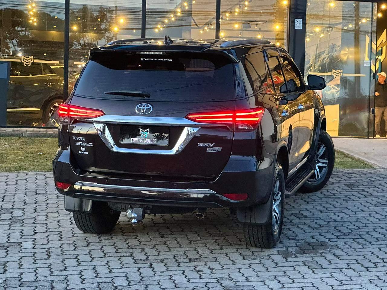 Foto numero 16 do veiculo Toyota Hilux SW4 SRV 4x2 2.7 Flex 16V Aut.  - Marrom - 2018/2019