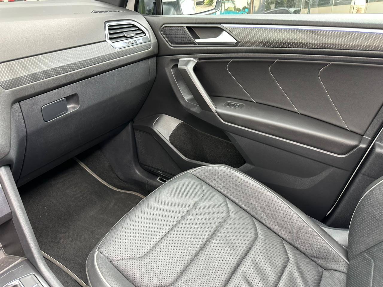 Foto numero 11 do veiculo Volkswagen Tiguan Allspac R-Line 300 TSI 2.0  - Branca - 2024/2024