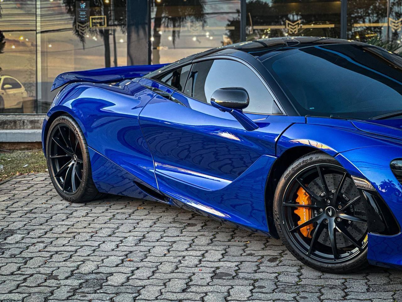 Foto numero 3 do veiculo Mclaren 720S Coupe 4.0 Bi-Turbo V8 2p  - Azul - 2018/2019