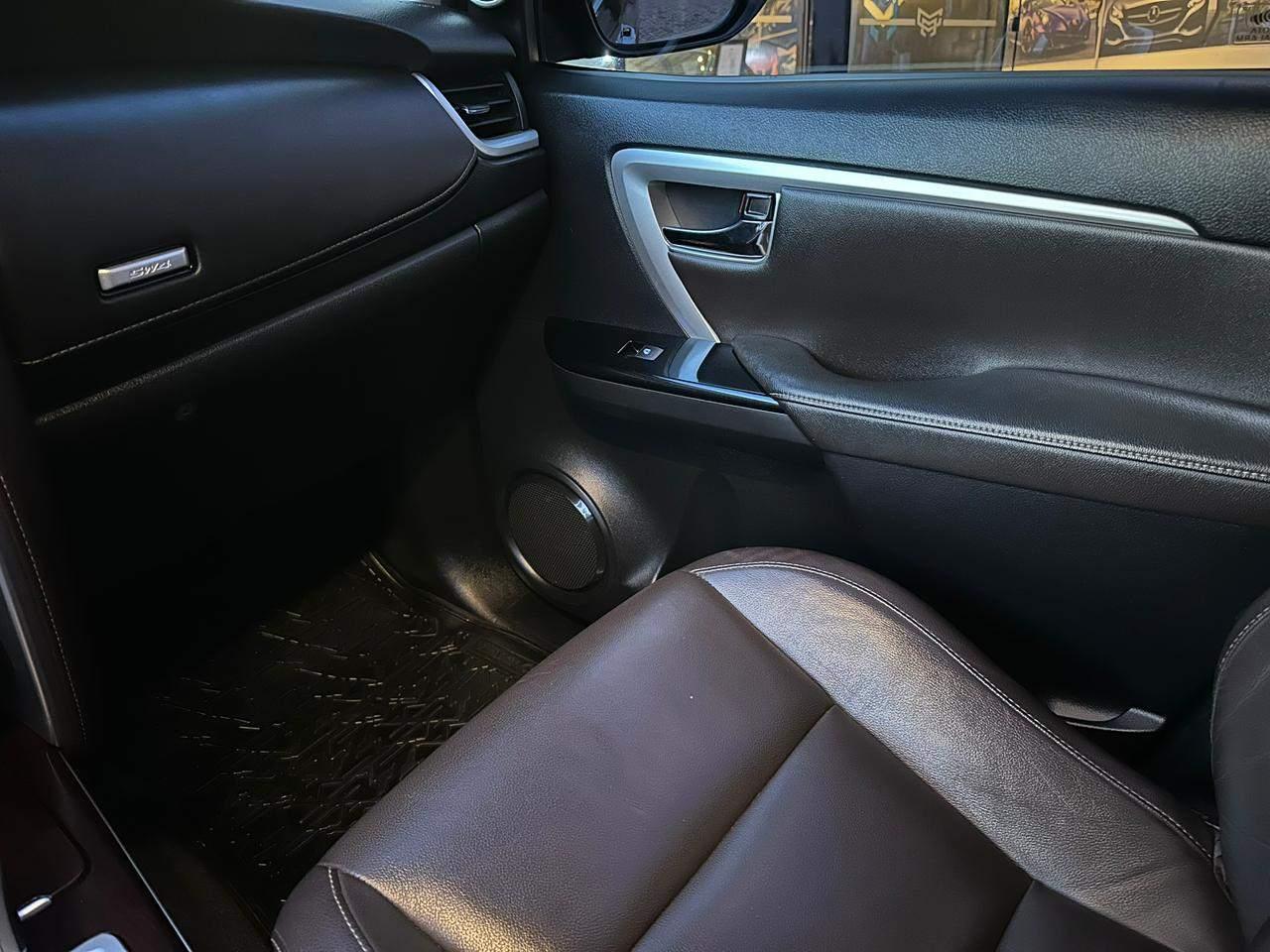 Foto numero 12 do veiculo Toyota Hilux SW4 SRV 4x2 2.7 Flex 16V Aut.  - Marrom - 2018/2019