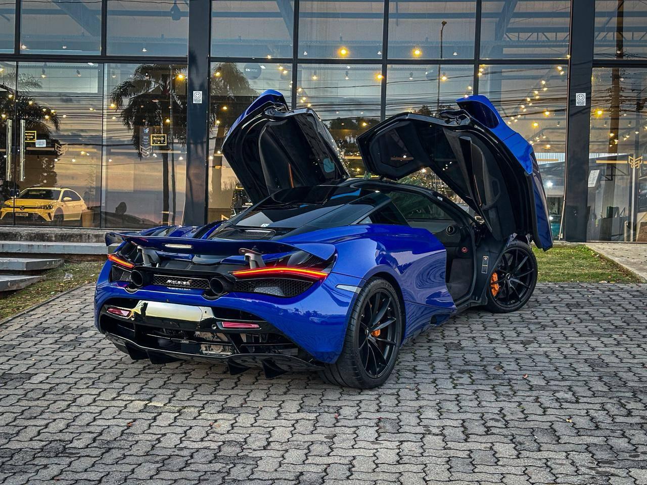 Foto numero 16 do veiculo Mclaren 720S Coupe 4.0 Bi-Turbo V8 2p  - Azul - 2018/2019