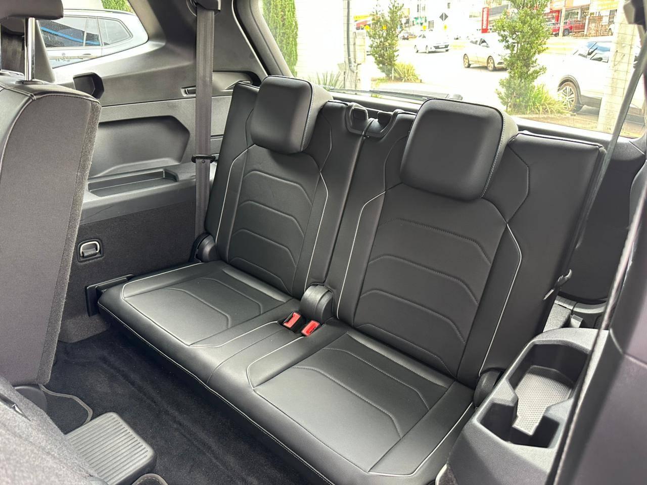 Foto numero 14 do veiculo Volkswagen Tiguan Allspac R-Line 300 TSI 2.0  - Branca - 2024/2024