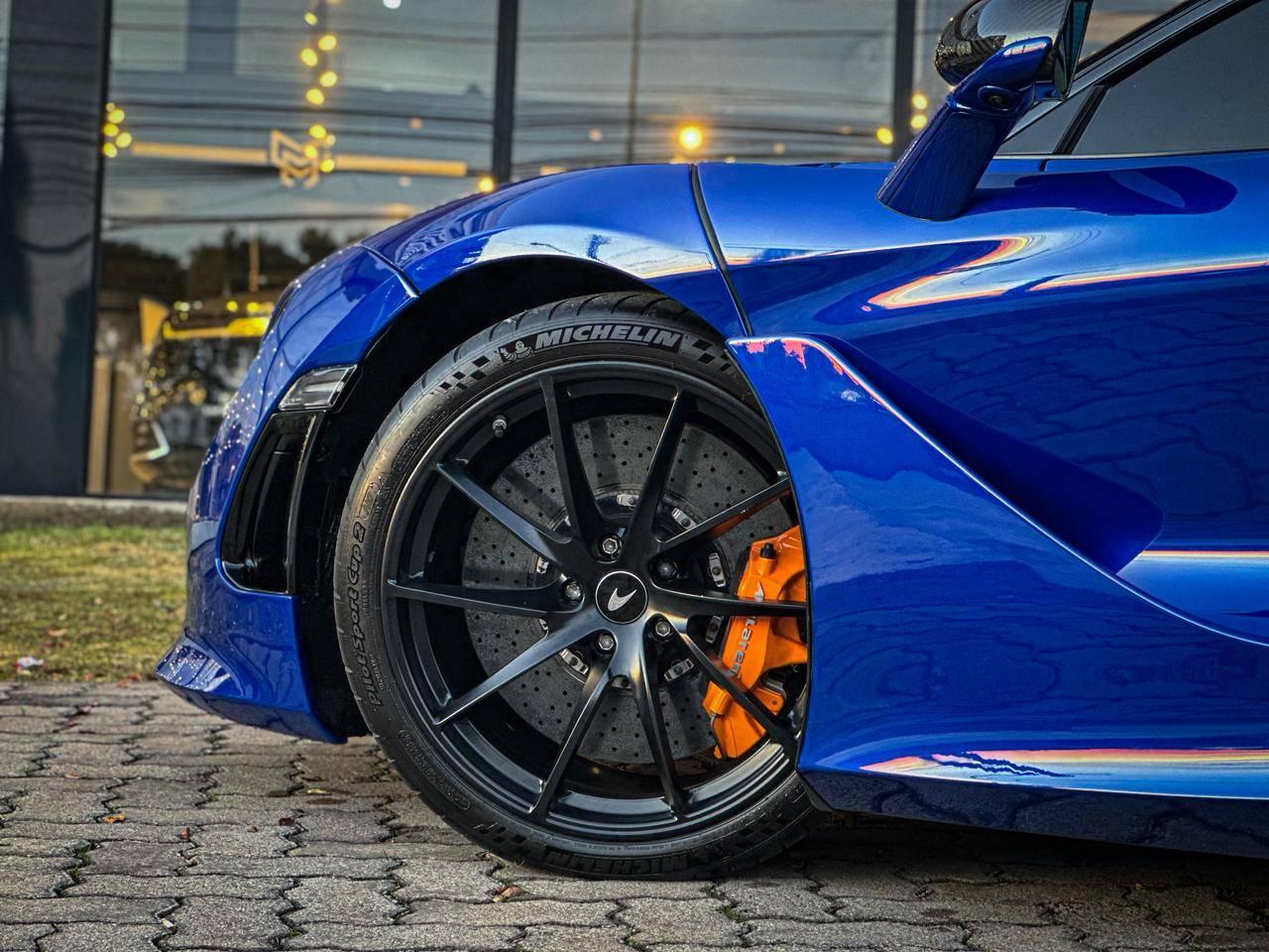 Foto numero 5 do veiculo Mclaren 720S Coupe 4.0 Bi-Turbo V8 2p  - Azul - 2018/2019