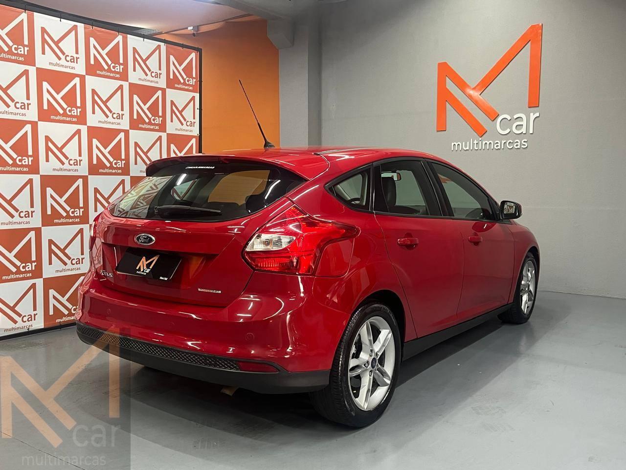 Foto numero 3 do veiculo Ford Focus I/  SE AT 2.0 H - Vermelha - 2013/2014