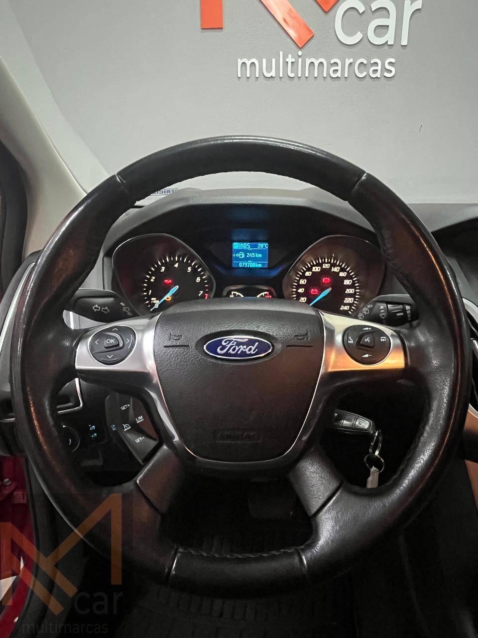 Foto numero 9 do veiculo Ford Focus I/  SE AT 2.0 H - Vermelha - 2013/2014