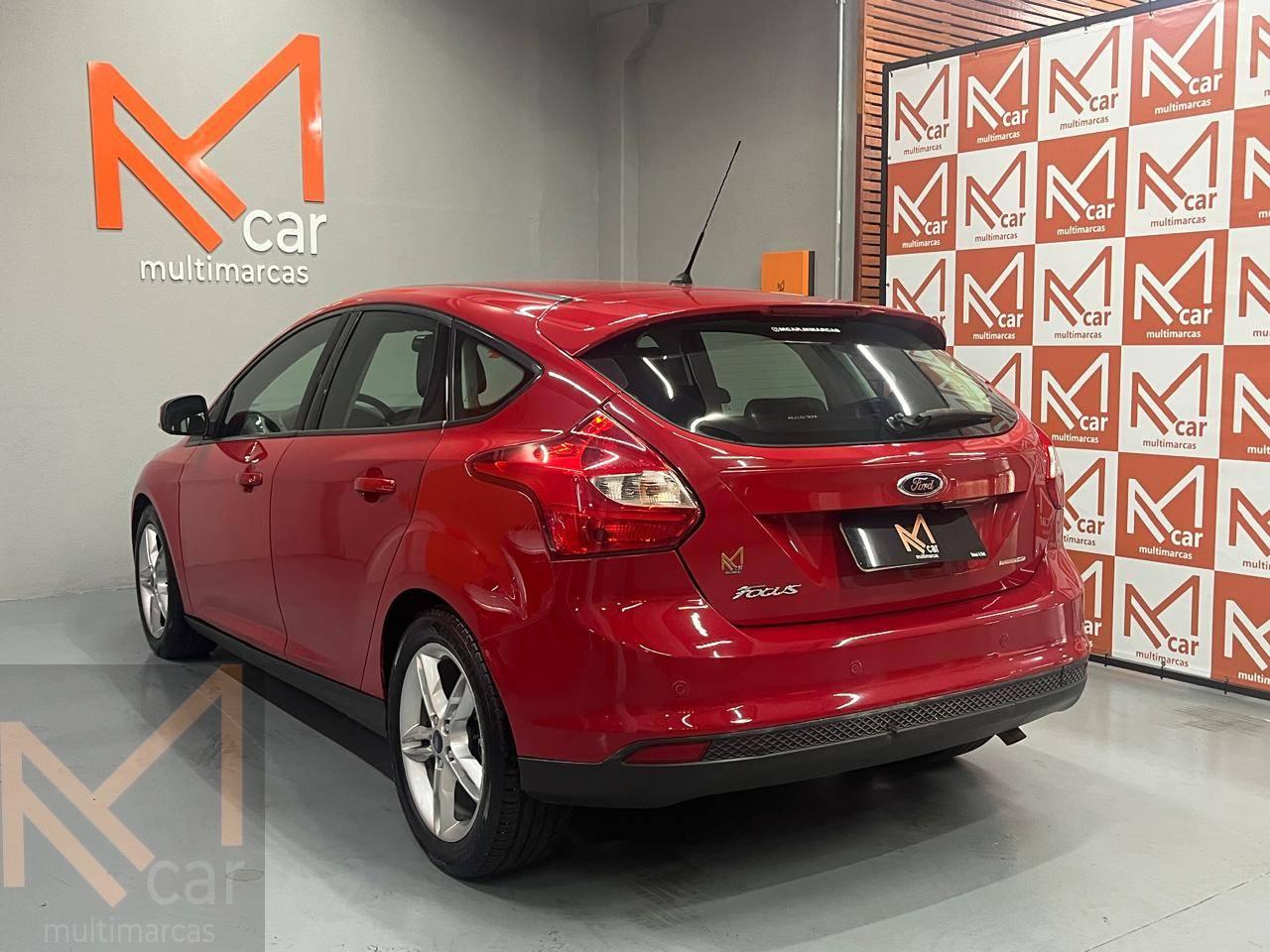 Foto numero 5 do veiculo Ford Focus I/  SE AT 2.0 H - Vermelha - 2013/2014