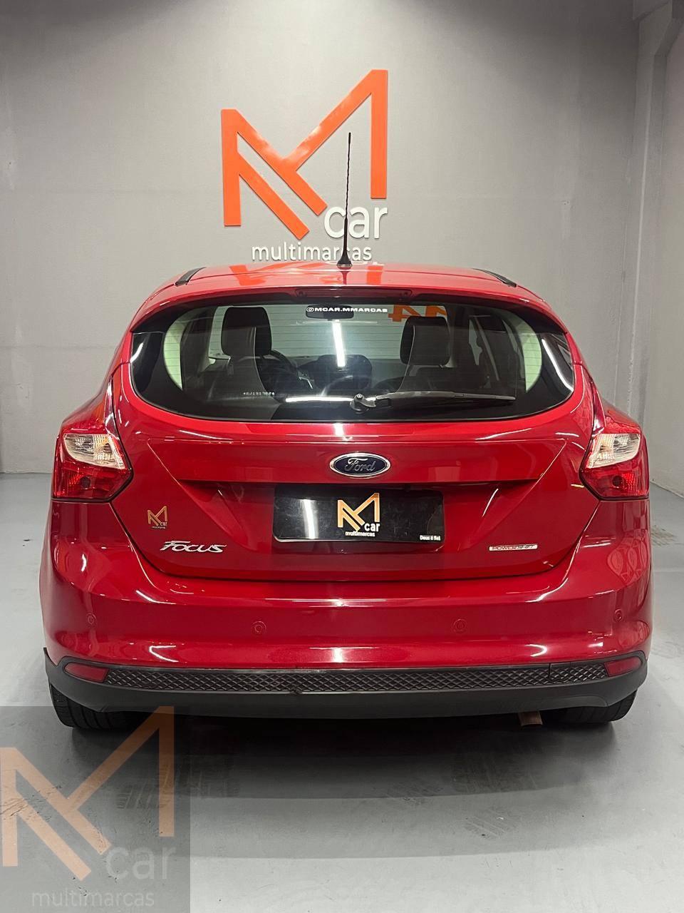 Foto numero 4 do veiculo Ford Focus I/  SE AT 2.0 H - Vermelha - 2013/2014