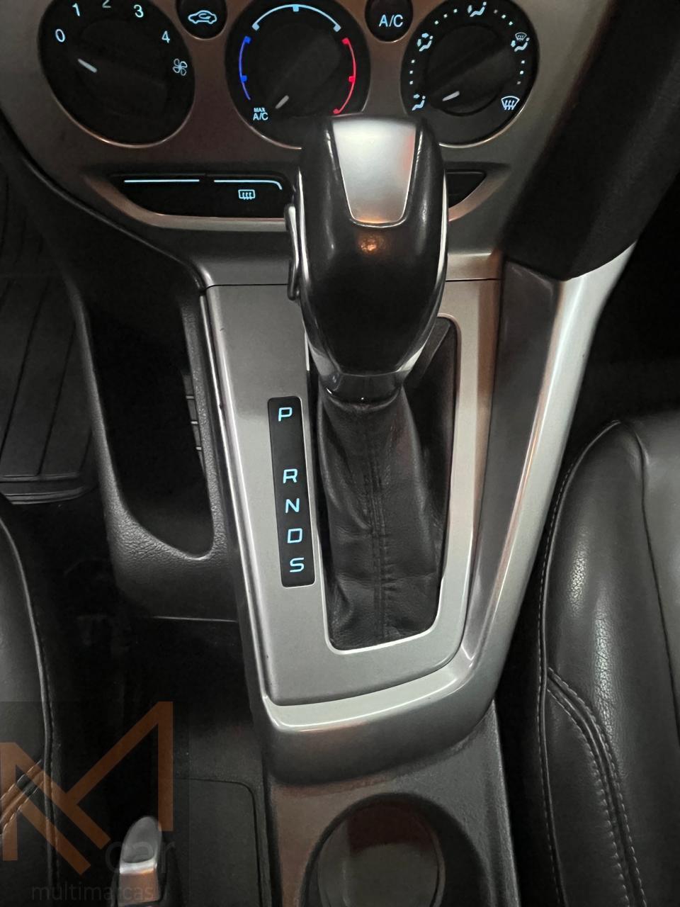 Foto numero 11 do veiculo Ford Focus I/  SE AT 2.0 H - Vermelha - 2013/2014