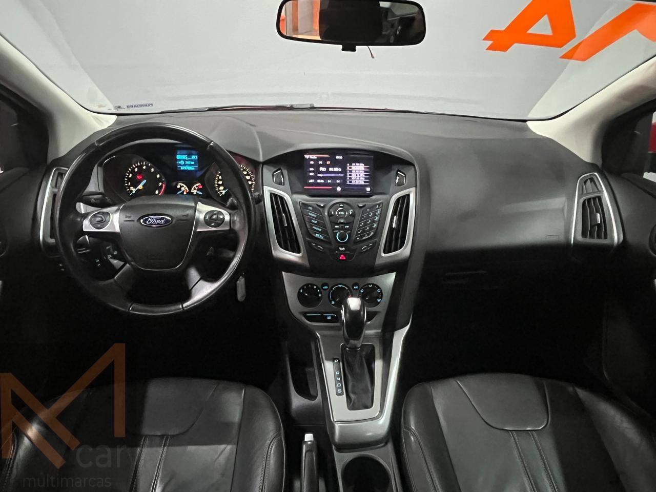 Foto numero 6 do veiculo Ford Focus I/  SE AT 2.0 H - Vermelha - 2013/2014