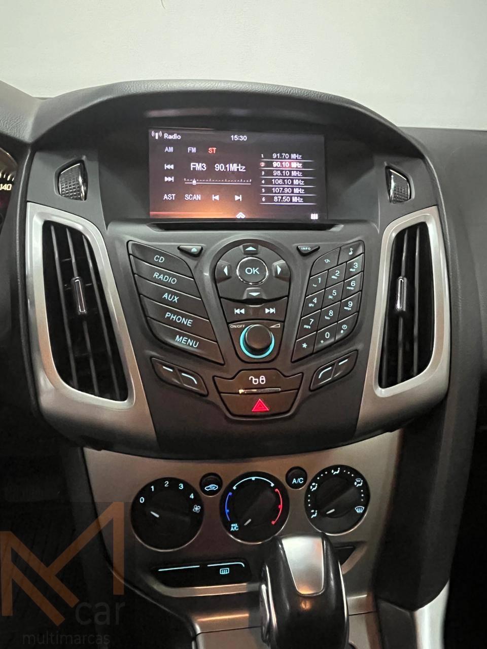 Foto numero 10 do veiculo Ford Focus I/  SE AT 2.0 H - Vermelha - 2013/2014