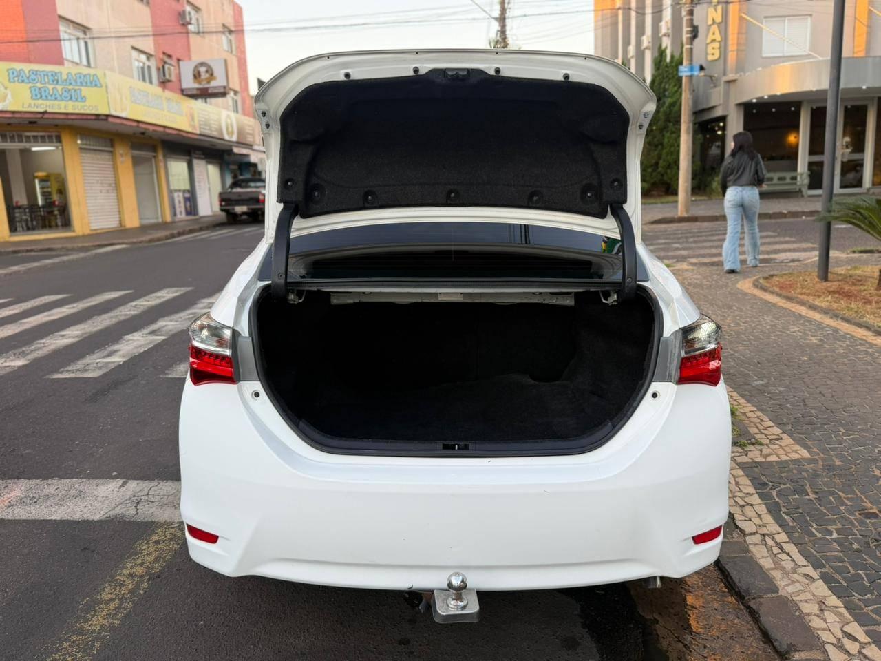 Foto numero 6 do veiculo Toyota Corolla GLi Upper 1.8 Flex 16V Aut.  - Branca - 2018/2019