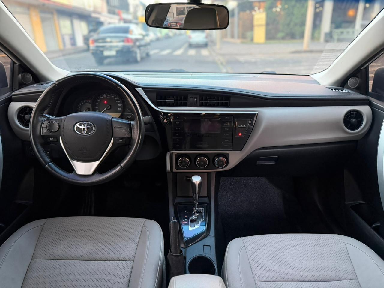 Foto numero 2 do veiculo Toyota Corolla GLi Upper 1.8 Flex 16V Aut.  - Branca - 2018/2019