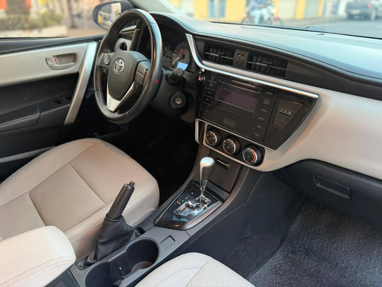 Foto numero 3 do veiculo Toyota Corolla GLi Upper 1.8 Flex 16V Aut.  - Branca - 2018/2019