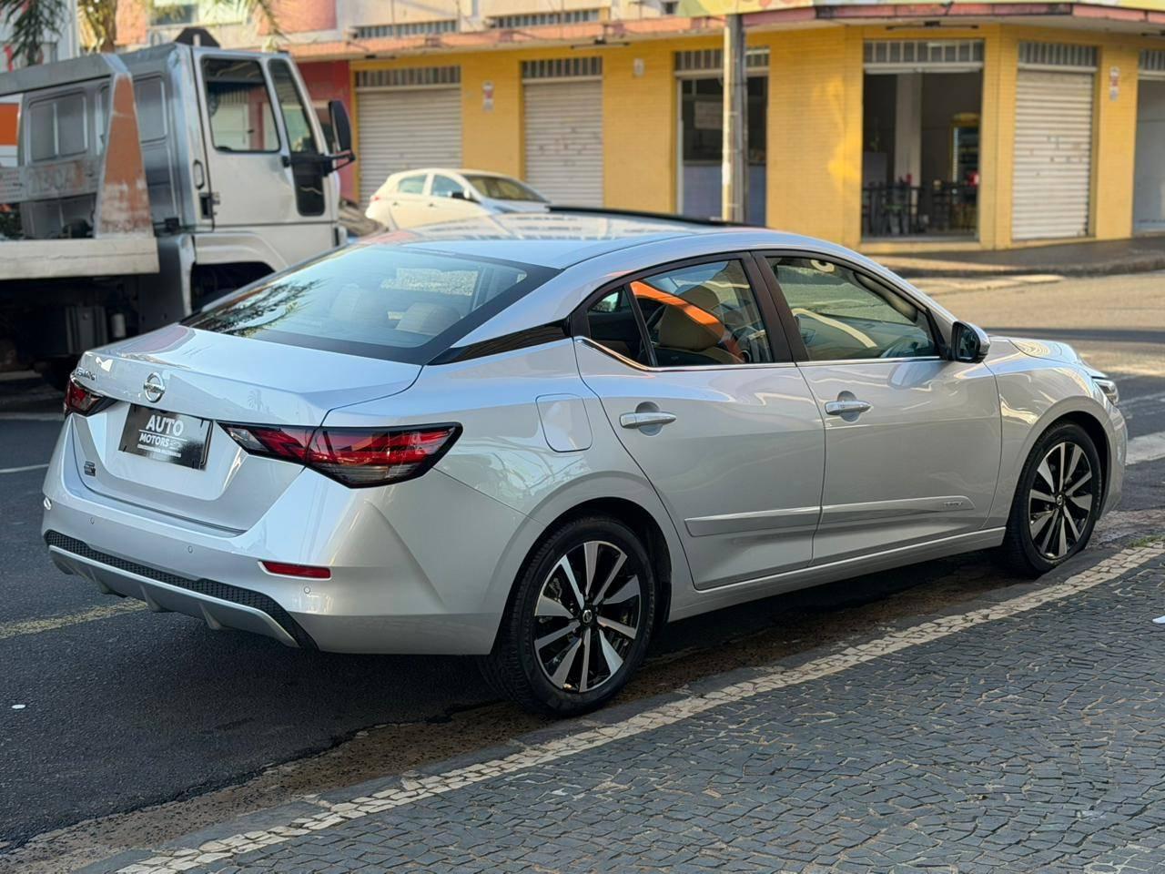 Foto numero 1 do veiculo Nissan Sentra /  EXC CVT - Prata - 2023/2023