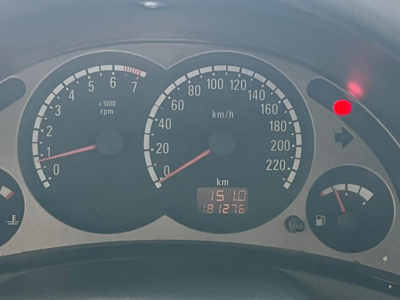 Foto numero 4 do veiculo Chevrolet Montana  Sport 1.8 MPFI FlexPower 8V  - Vermelha - 2004/2005