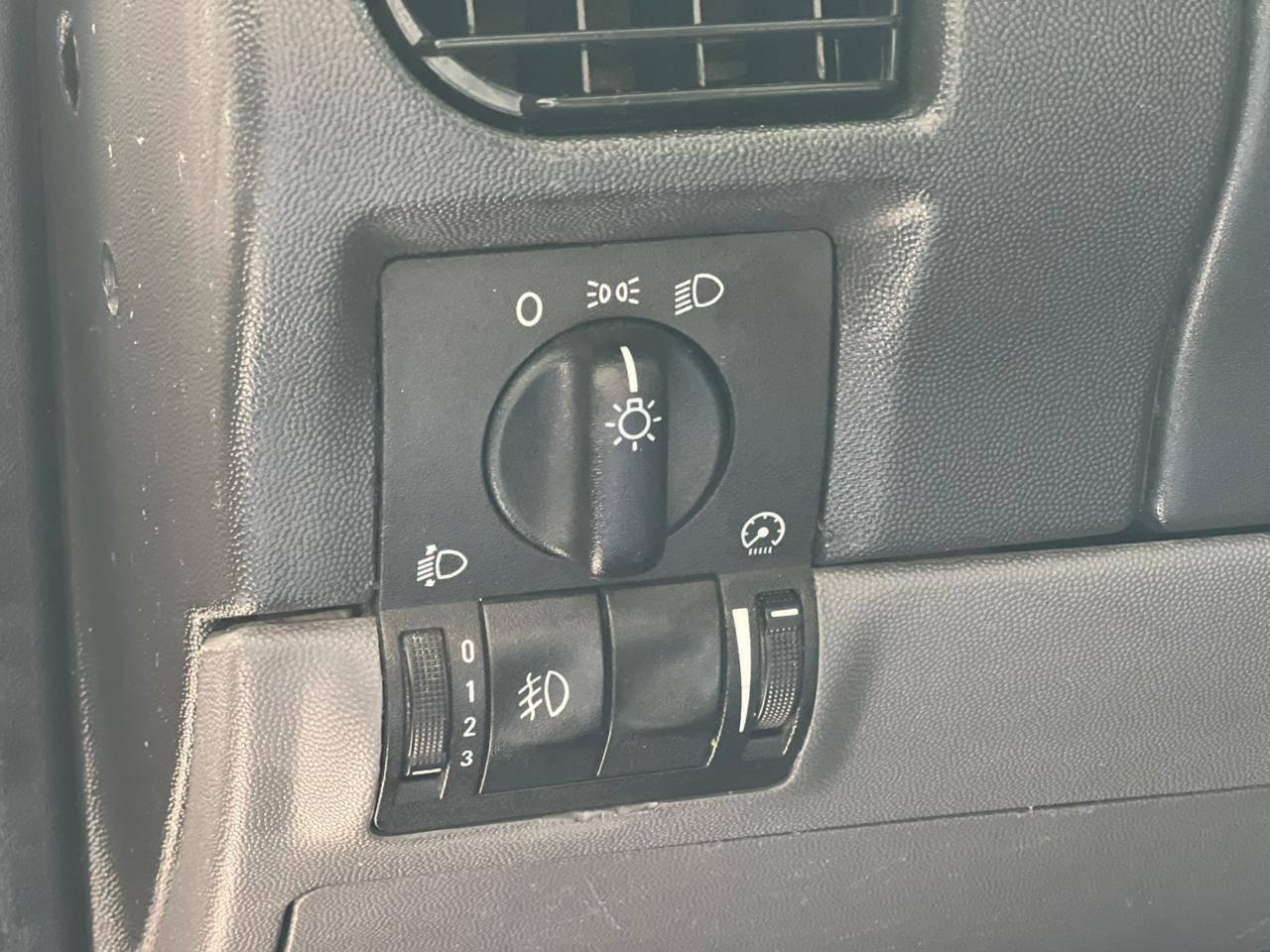 Foto numero 10 do veiculo Chevrolet Montana  Sport 1.8 MPFI FlexPower 8V  - Vermelha - 2004/2005