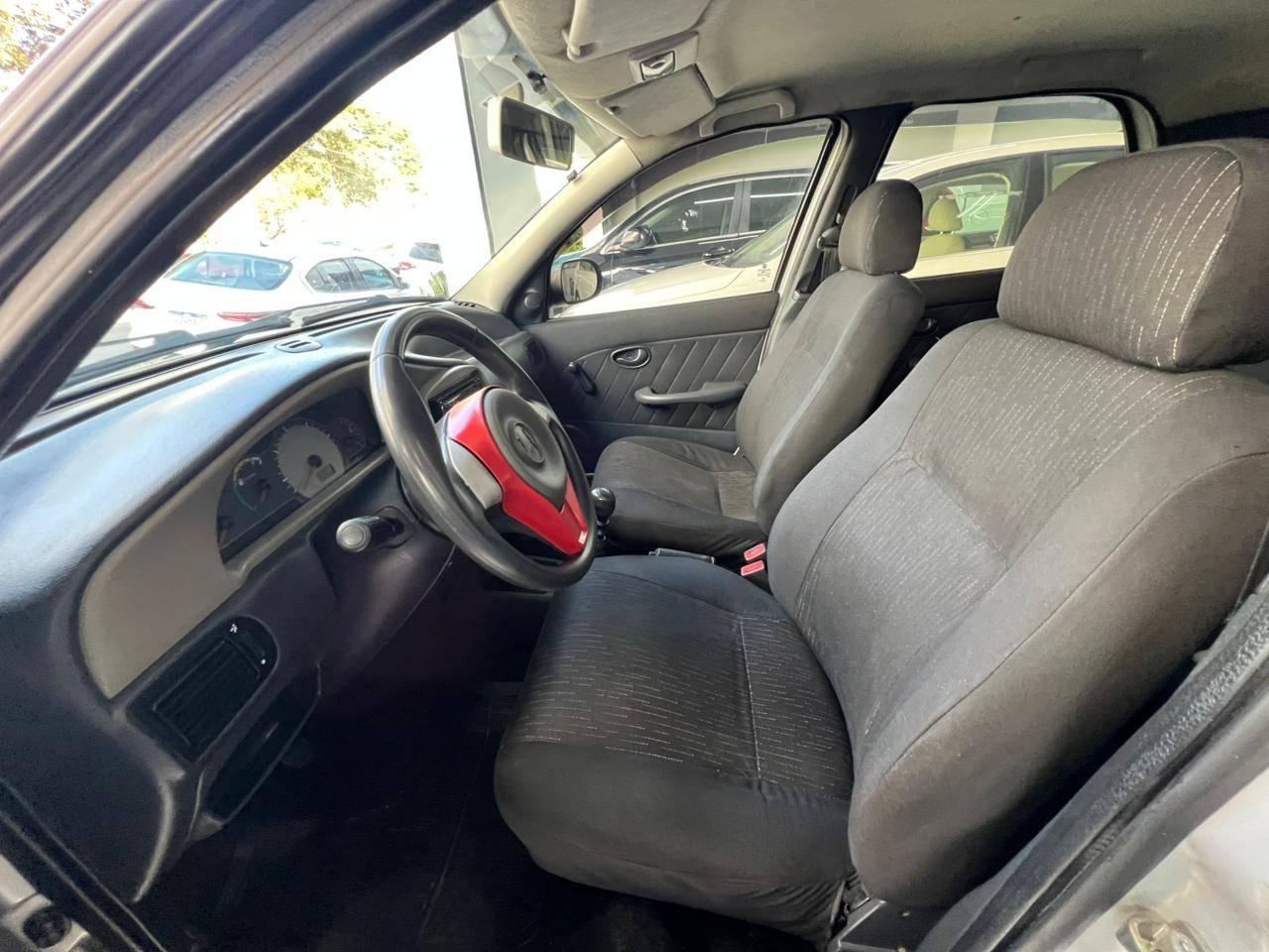 Foto numero 7 do veiculo Fiat Palio 1.0 ECONOMY Fire Flex 8V 4p  - Prata - 2012/2013