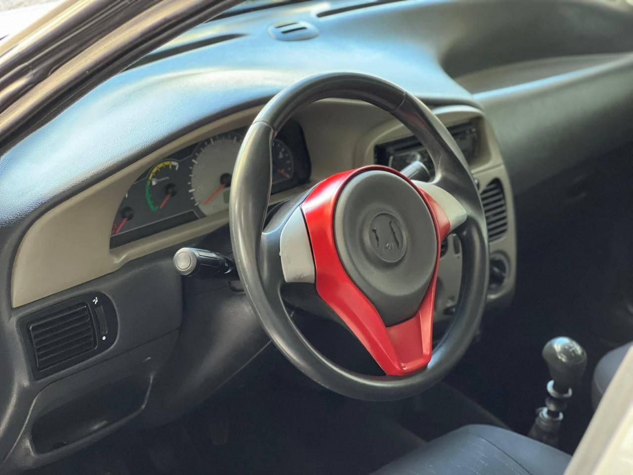 Foto numero 2 do veiculo Fiat Palio 1.0 ECONOMY Fire Flex 8V 4p  - Prata - 2012/2013