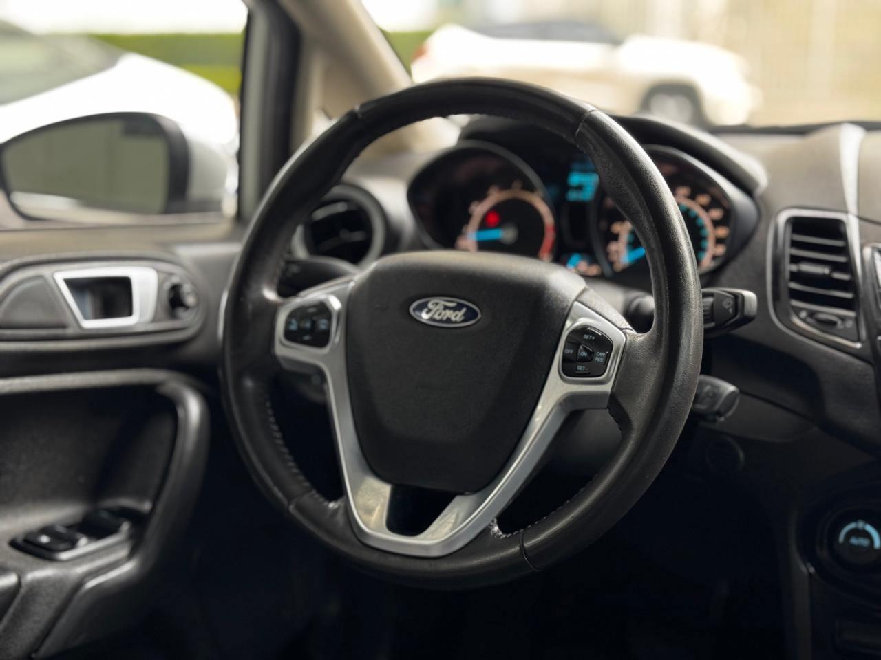 Foto numero 8 do veiculo Ford Fiesta Sed. TI./TI.Plus1.6 16V Flex Aut.  - Branca - 2014/2014