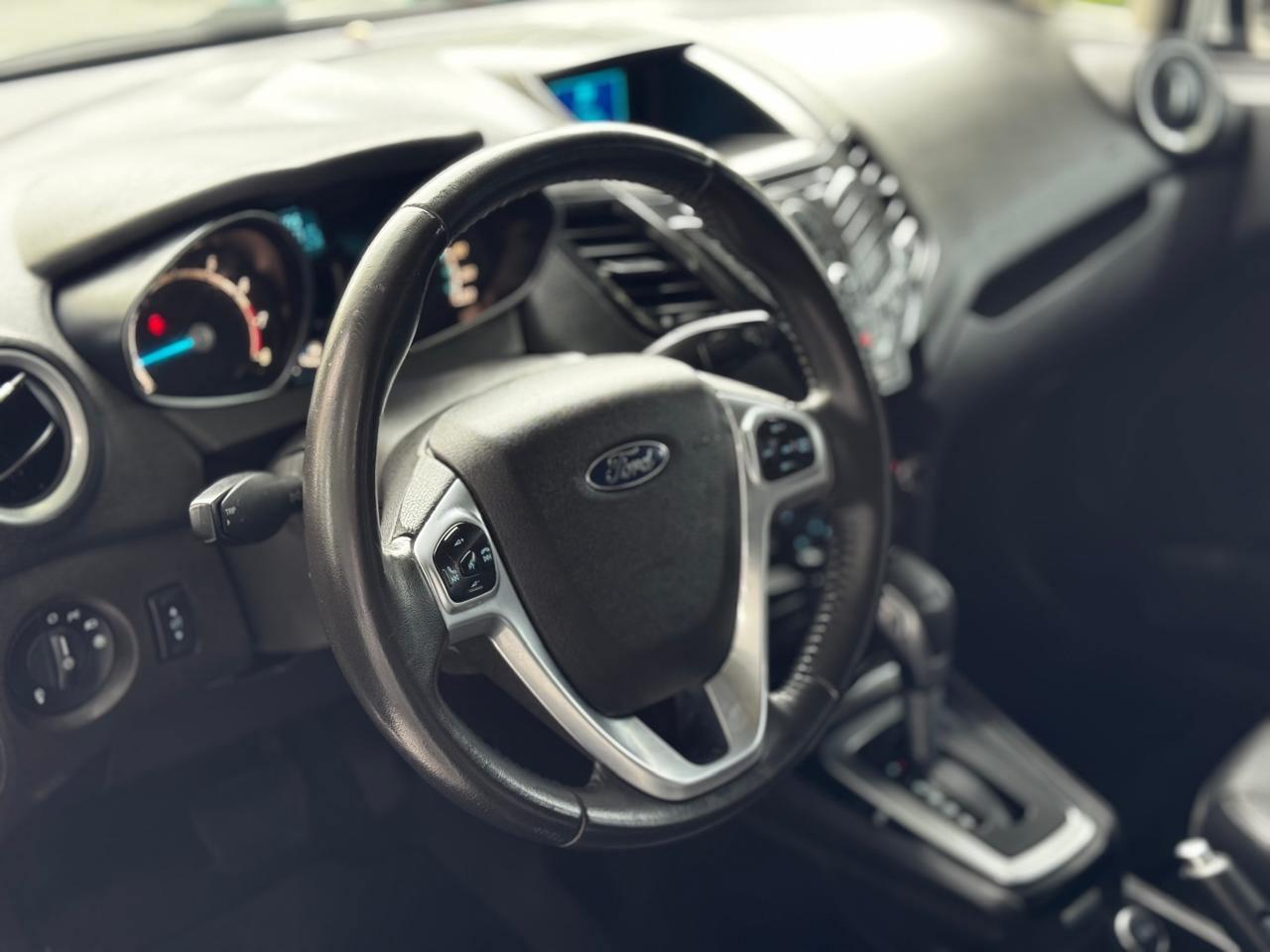 Foto numero 2 do veiculo Ford Fiesta Sed. TI./TI.Plus1.6 16V Flex Aut.  - Branca - 2014/2014