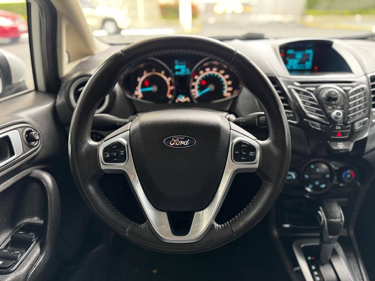 Foto numero 6 do veiculo Ford Fiesta Sed. TI./TI.Plus1.6 16V Flex Aut.  - Branca - 2014/2014