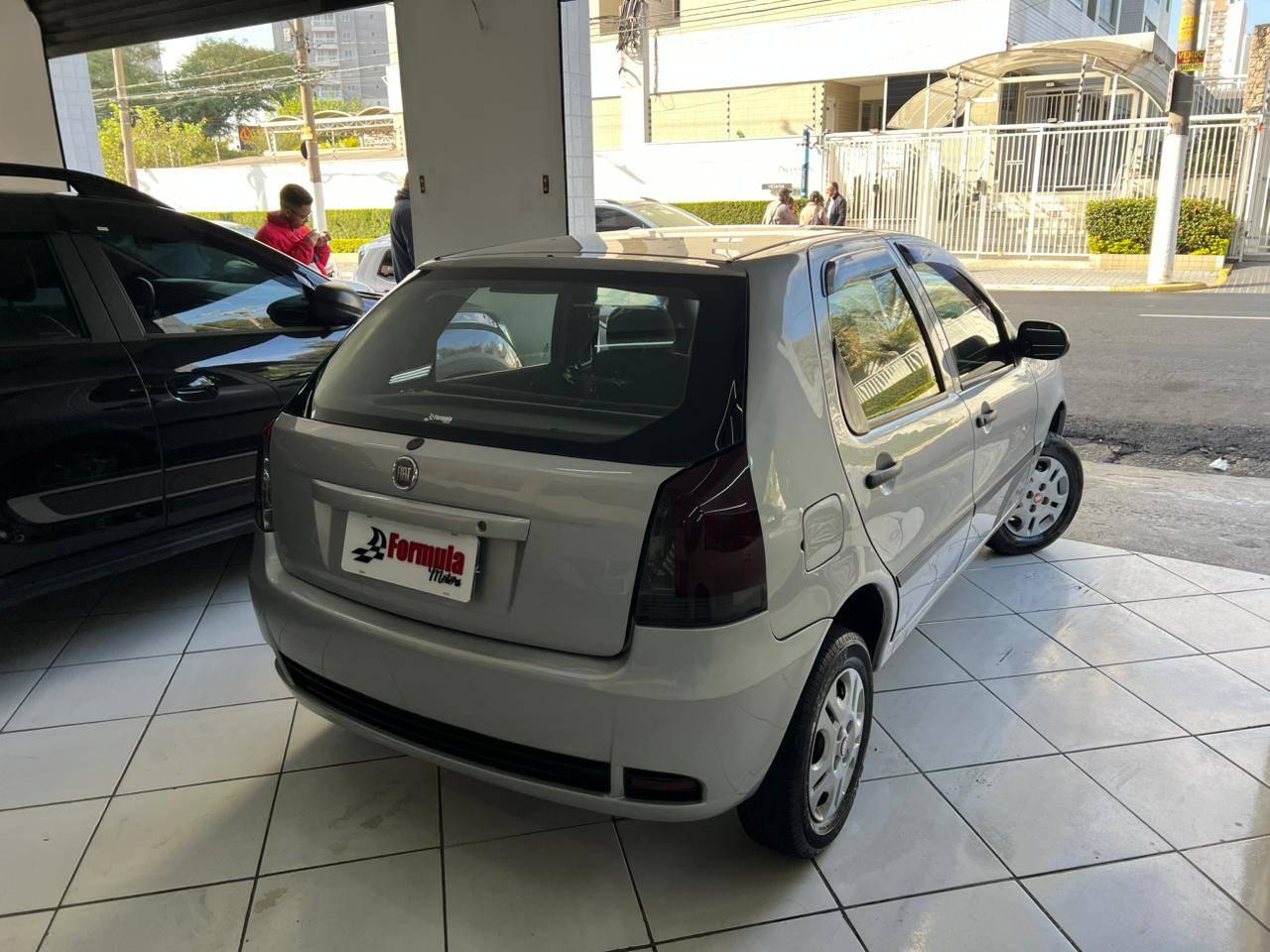 Foto numero 1 do veiculo Fiat Palio 1.0 ECONOMY Fire Flex 8V 4p  - Prata - 2012/2013