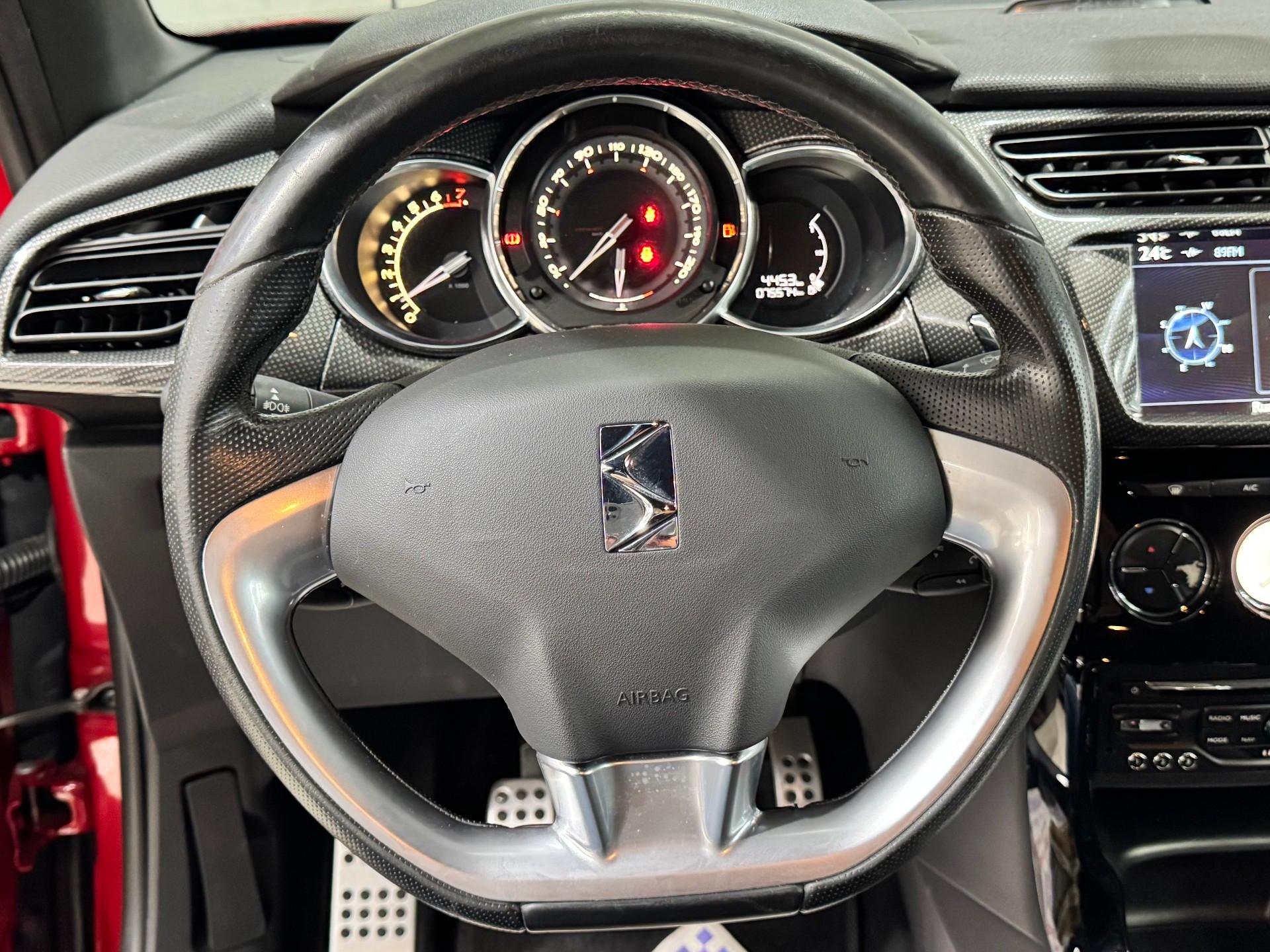 Foto numero 16 do veiculo Citroën DS3 Sport Chic 1.6 TB 16V 3p Mec.  - Vermelha - 2015/2016