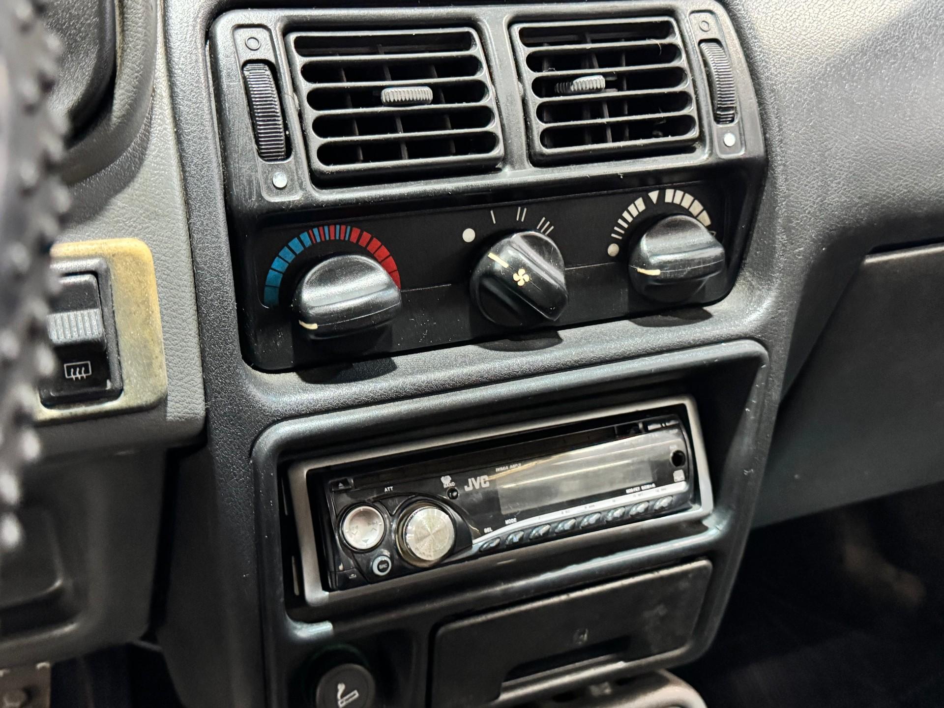 Foto numero 18 do veiculo Ford Escort L/LX 1.6  - Cinza - 1996/1997