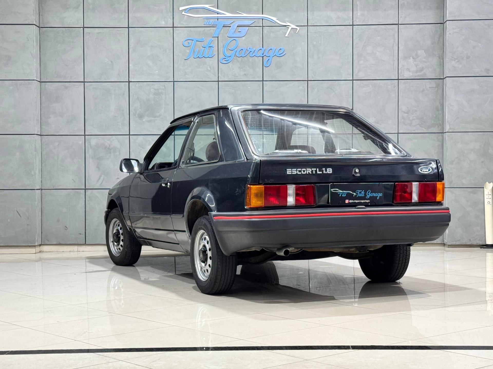 Foto numero 4 do veiculo Ford Escort L/LX 1.6  - Cinza - 1996/1997