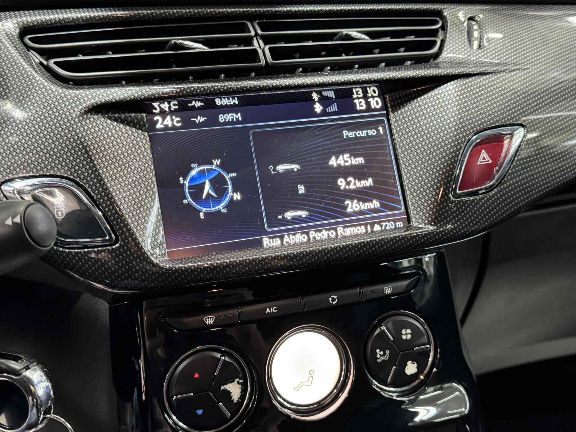 Foto numero 19 do veiculo Citroën DS3 Sport Chic 1.6 TB 16V 3p Mec.  - Vermelha - 2015/2016