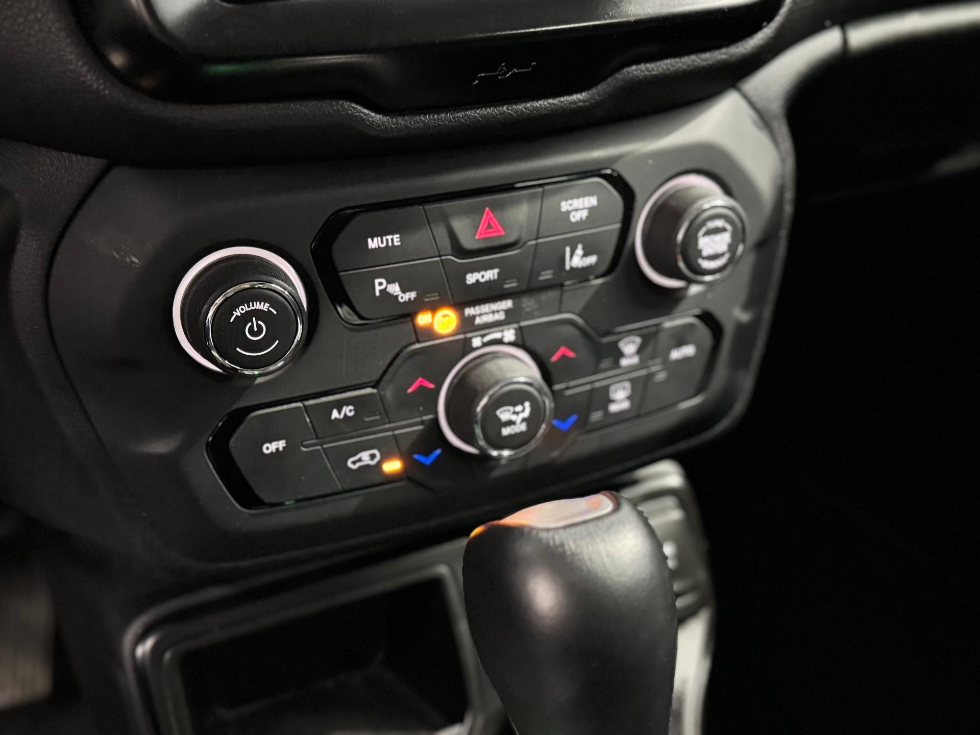 Foto numero 17 do veiculo Jeep Renegade Long. T270 1.3 TB 4x2 Flex Aut.  - Preta - 2024/2025