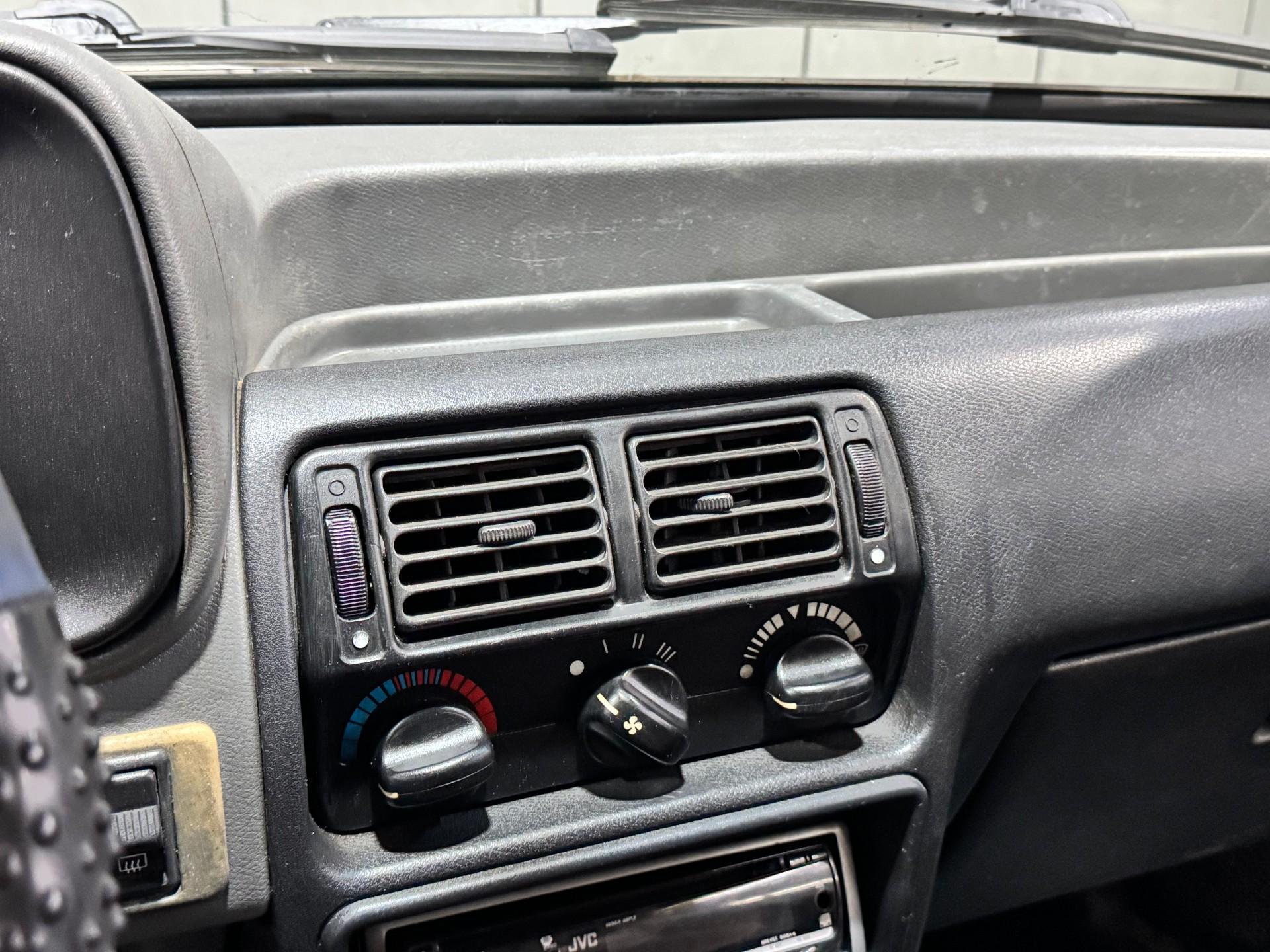 Foto numero 16 do veiculo Ford Escort L/LX 1.6  - Cinza - 1996/1997
