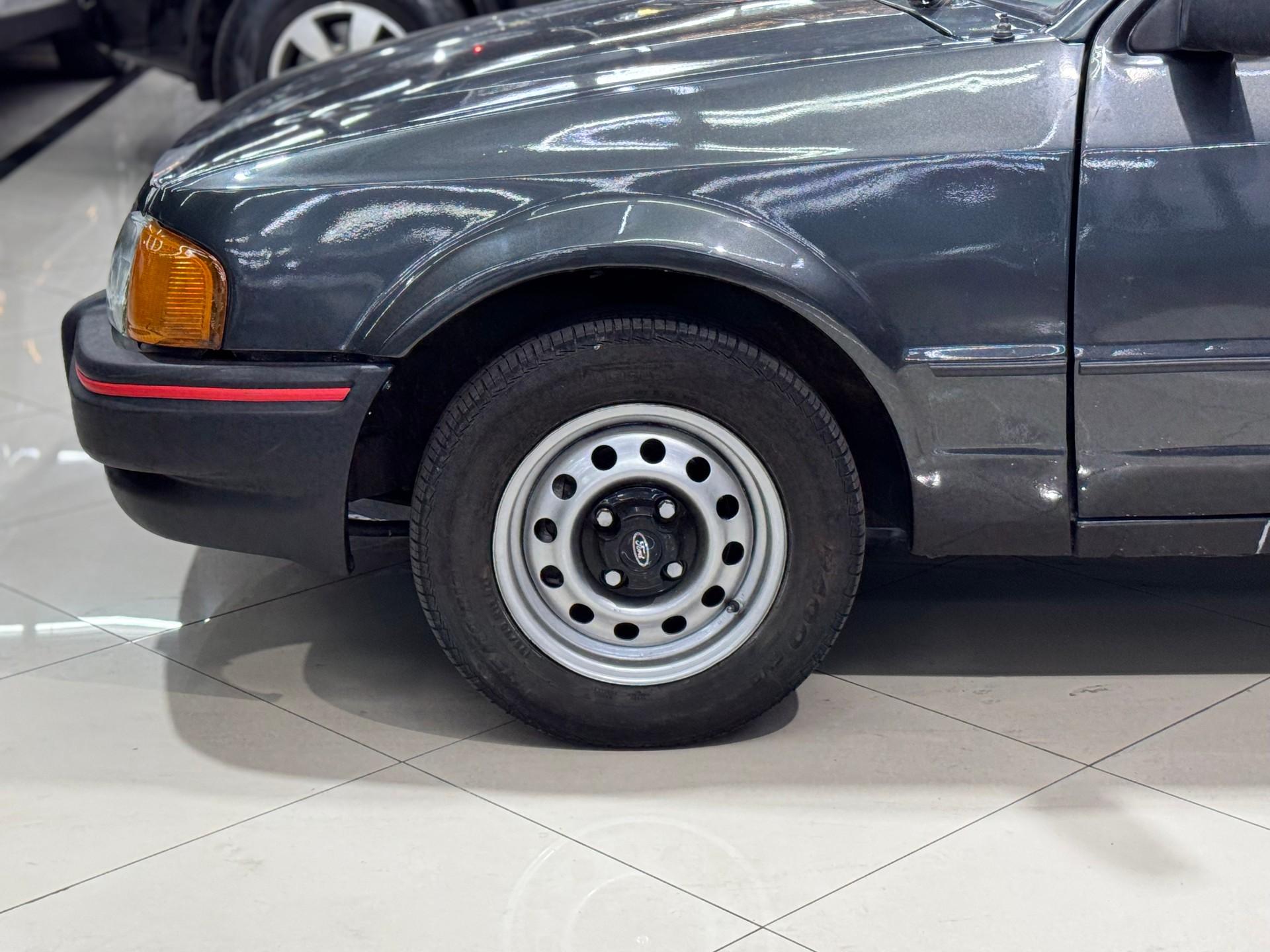 Foto numero 7 do veiculo Ford Escort L/LX 1.6  - Cinza - 1996/1997