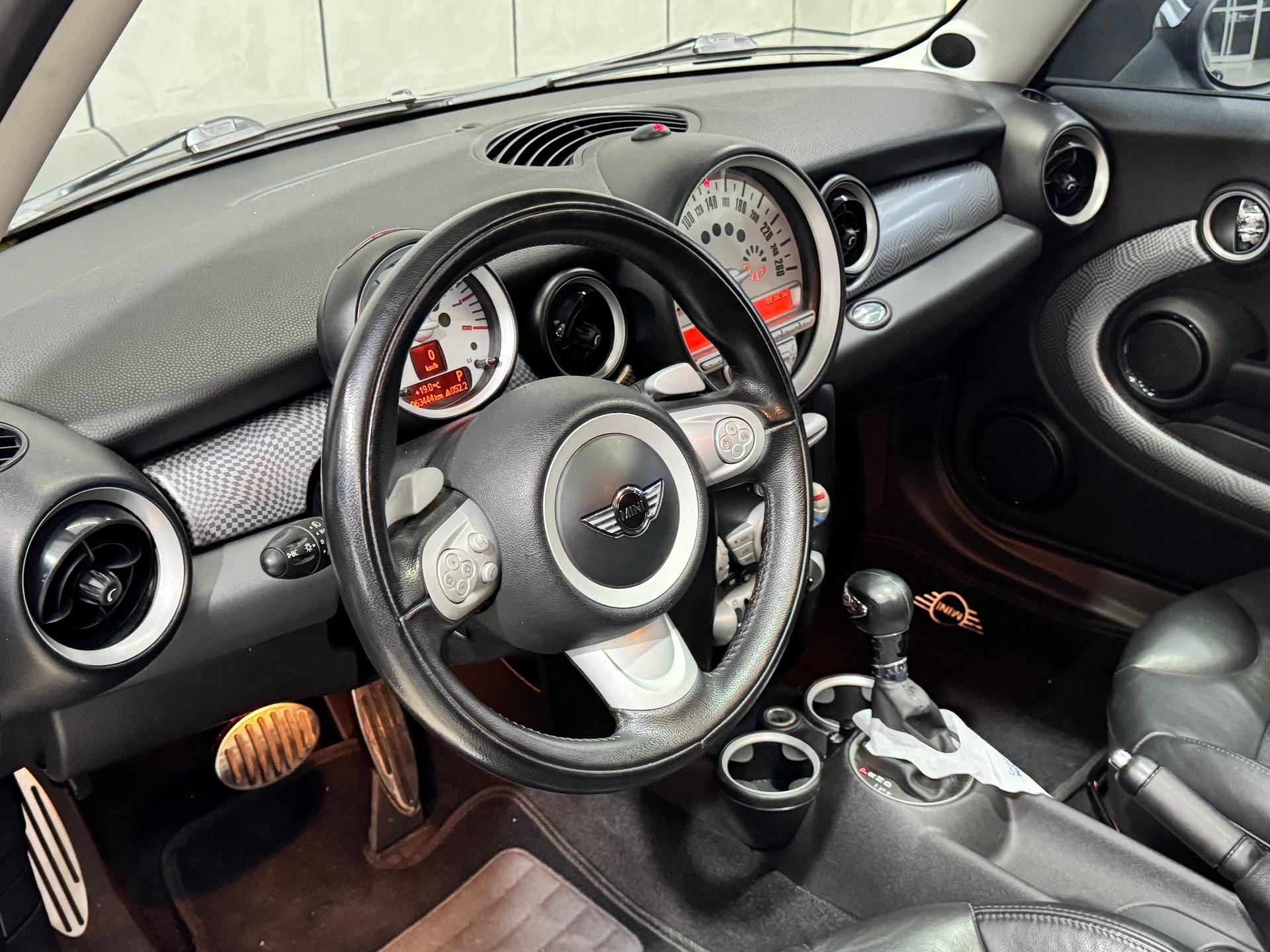 Foto numero 8 do veiculo Mini Cooper S 1.6 Aut.  - Prata - 2009/2010