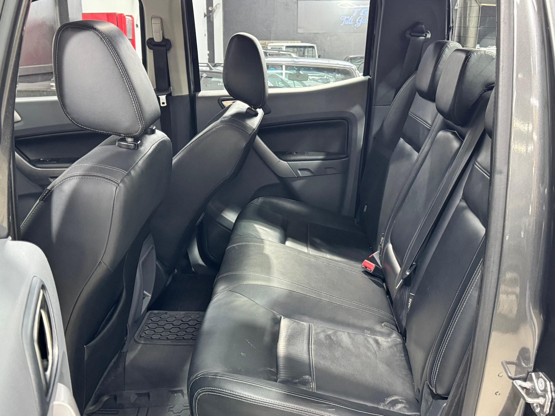 Foto numero 4 do veiculo Ford Ranger XLT 3.2 20V 4x4 CD Diesel Aut.  - Cinza - 2017/2018