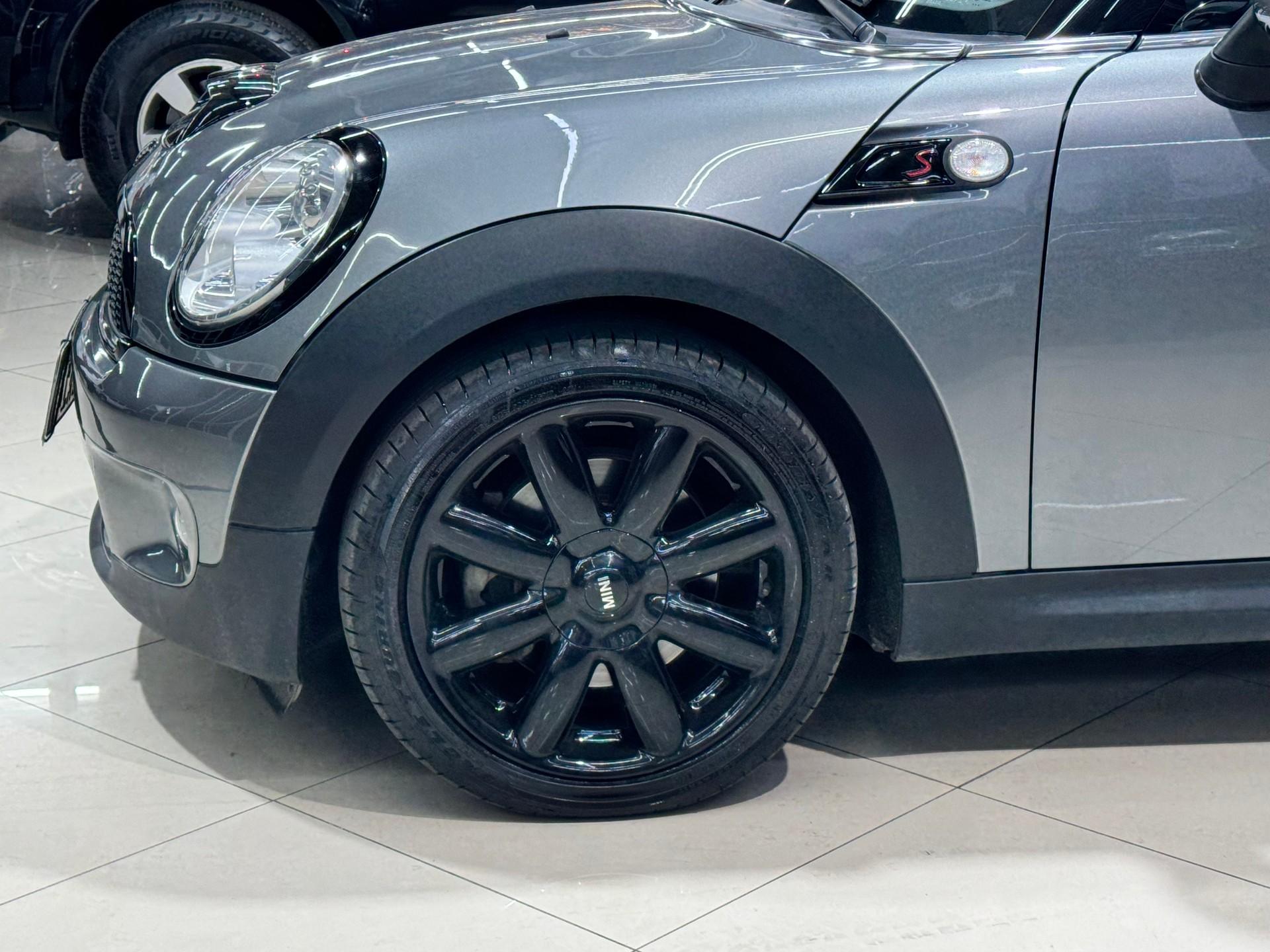 Foto numero 13 do veiculo Mini Cooper S 1.6 Aut.  - Prata - 2009/2010