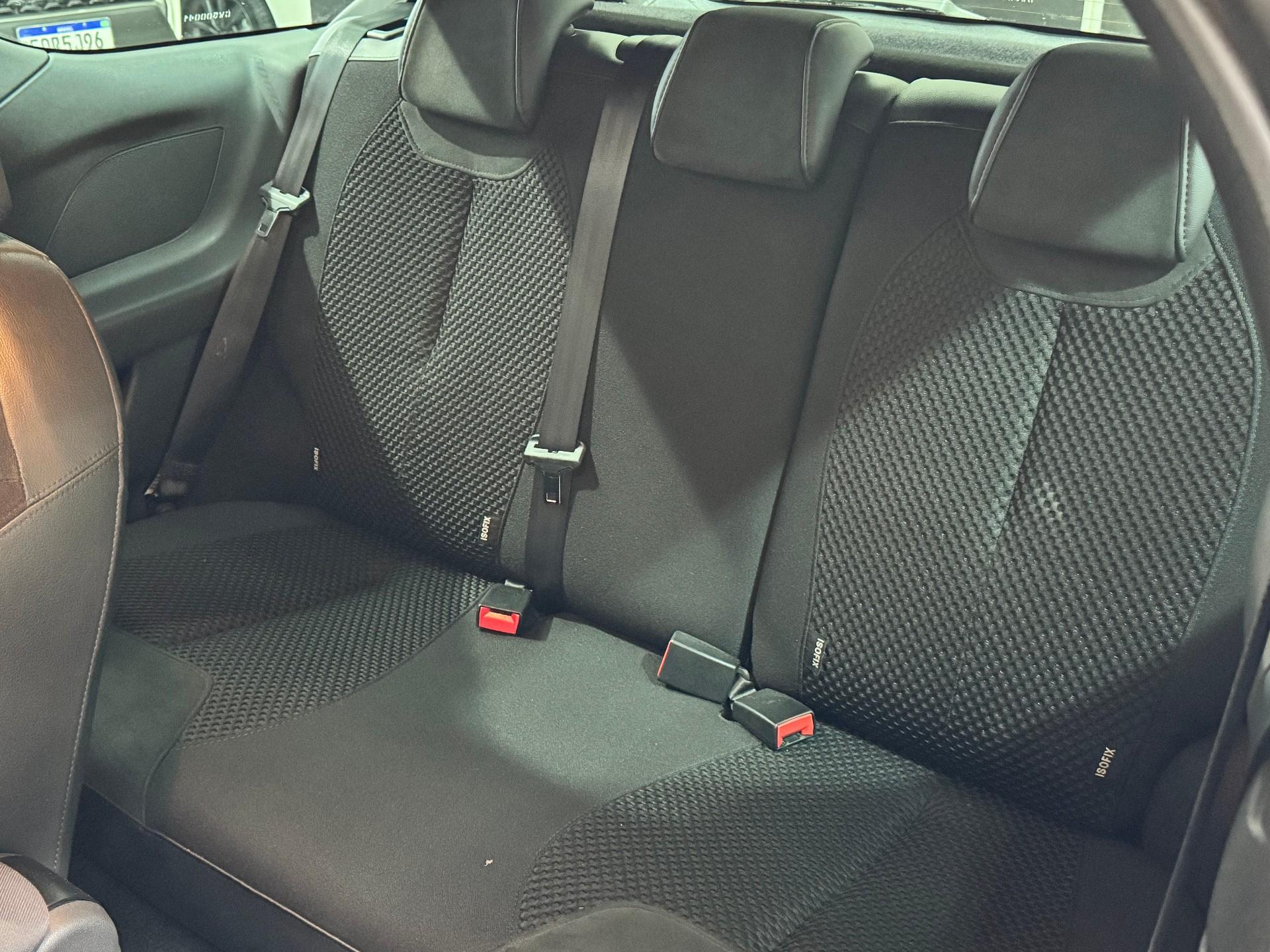 Foto numero 11 do veiculo Citroën DS3 Sport Chic 1.6 TB 16V 3p Mec.  - Vermelha - 2015/2016