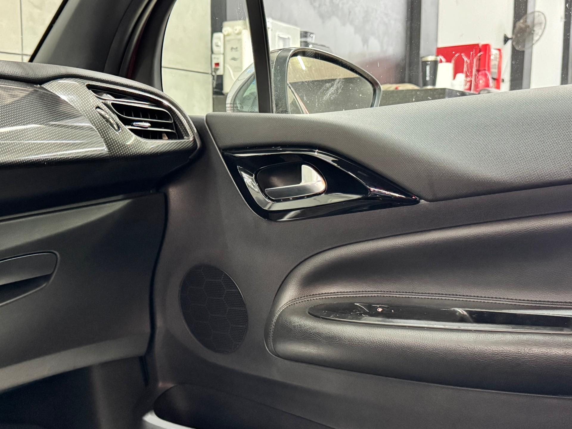 Foto numero 17 do veiculo Citroën DS3 Sport Chic 1.6 TB 16V 3p Mec.  - Vermelha - 2015/2016