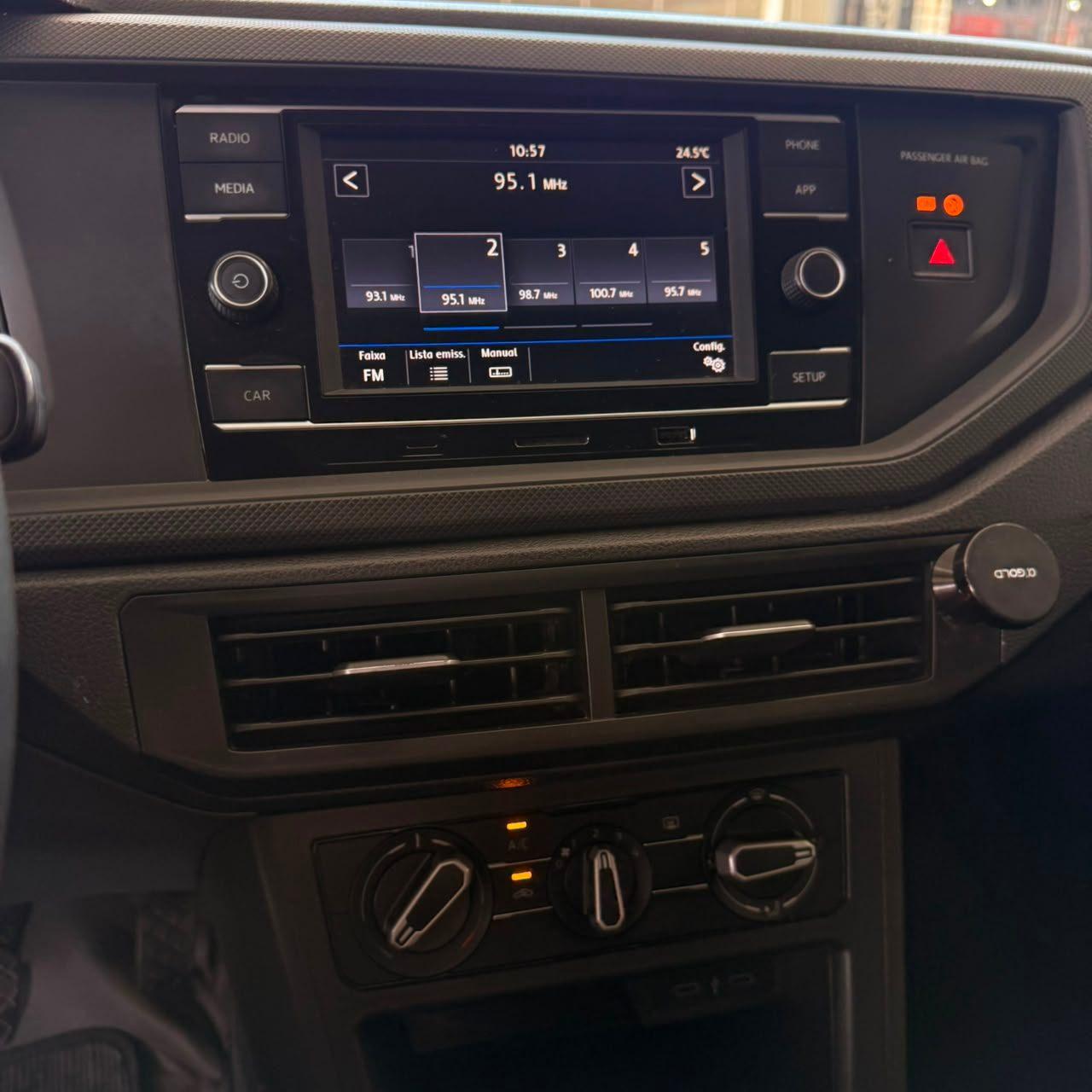 Foto numero 10 do veiculo Volkswagen Polo 1.0 MPI Flex 12V 5p  - Prata - 2023/2023