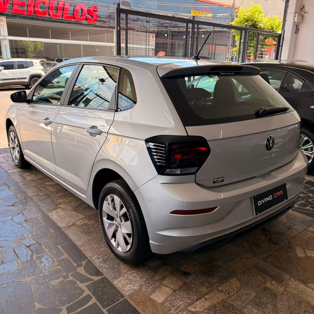 Foto numero 6 do veiculo Volkswagen Polo 1.0 MPI Flex 12V 5p  - Prata - 2023/2023