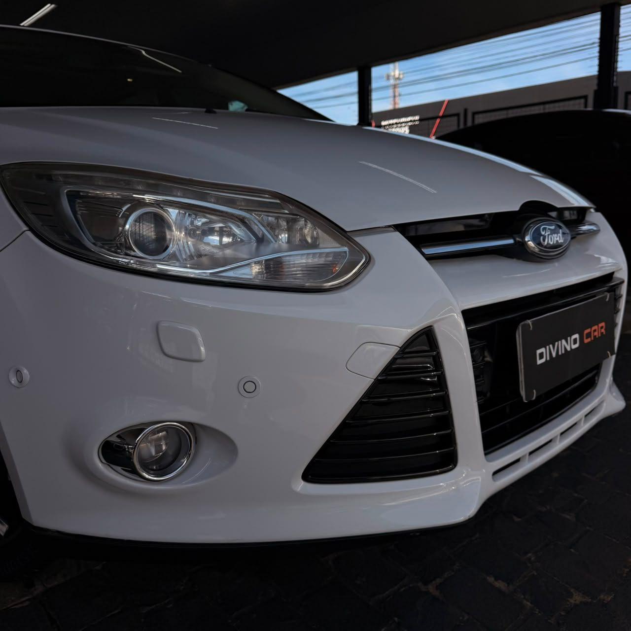 Foto numero 3 do veiculo Ford Focus Sed. TI./TI.Plus 2.0 16V Flex  Aut  - Branca - 2014/2015